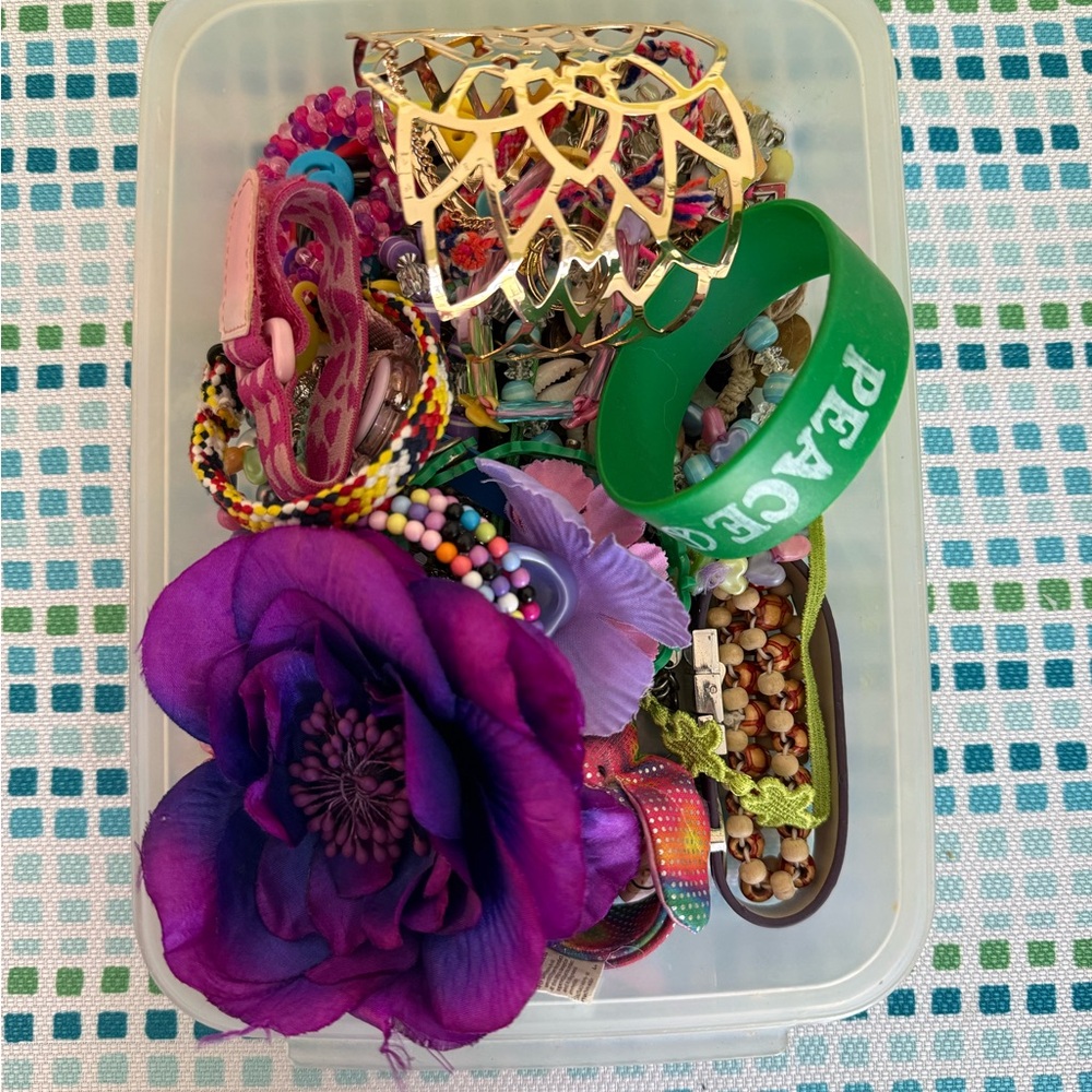 Huge bundle of kids jewelry (mostly bracelets)